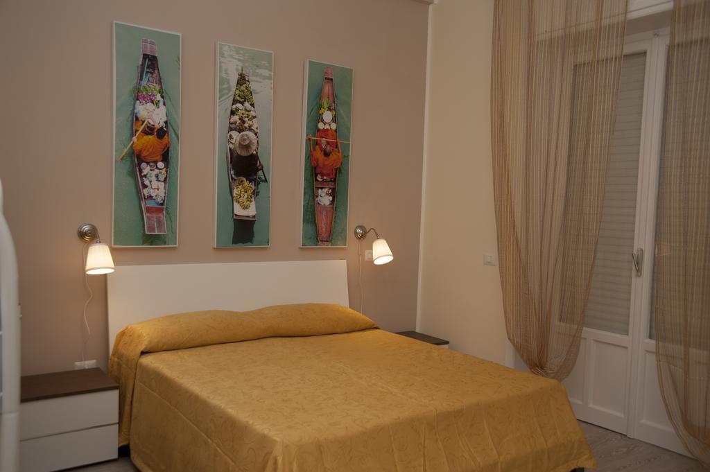 4Rooms Guest House Free Wi-Fi Salerno Habitación foto